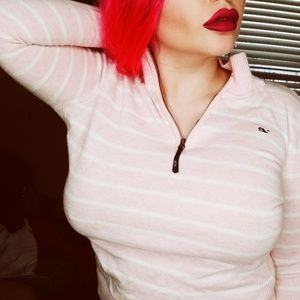 Pink and white vineyard vines pull over